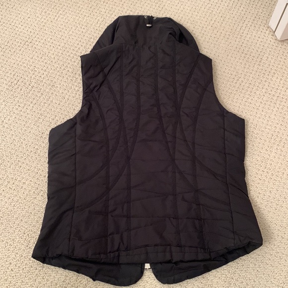 Black thin puffer vest - Picture 3 of 3